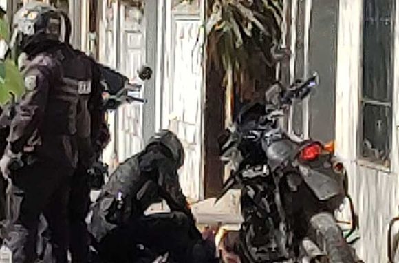 Pánico en Pichincha: un delincuente disparó contra la Policía en el medio de una persecución y fue detenido