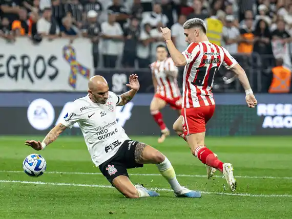 Estudiantes cayó, pero dejó abierta la serie para la revancha