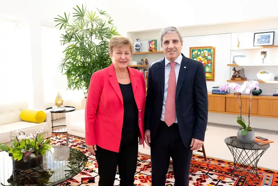 Kristalina Georgieva destacó la “estrecha colaboración” luego de su reunión con Caputo