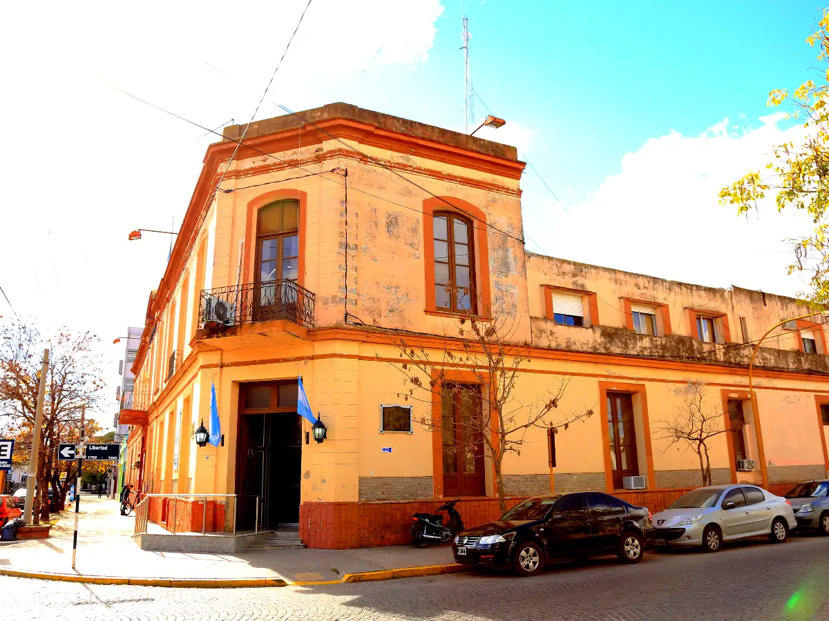 Entró a robar a un edificio, lo descubrieron y huyó sin nada
