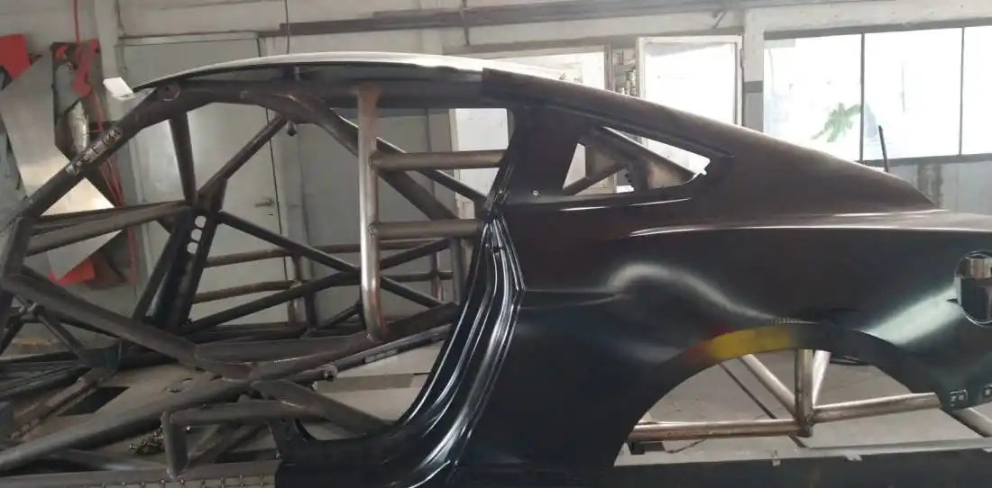 El UR prepara el nuevo Mustang para Trosset