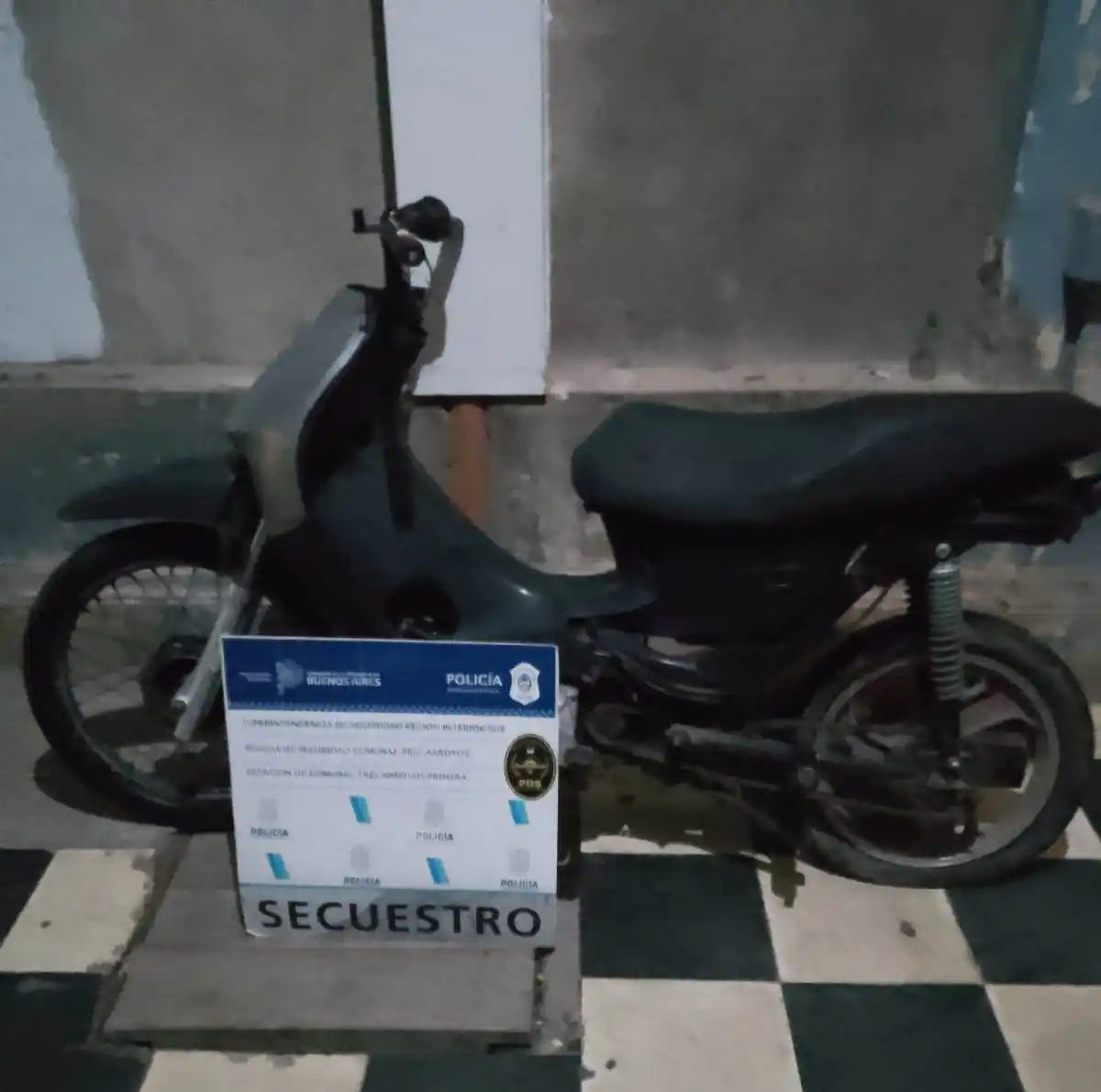 Atrapan a un menor en una moto robada