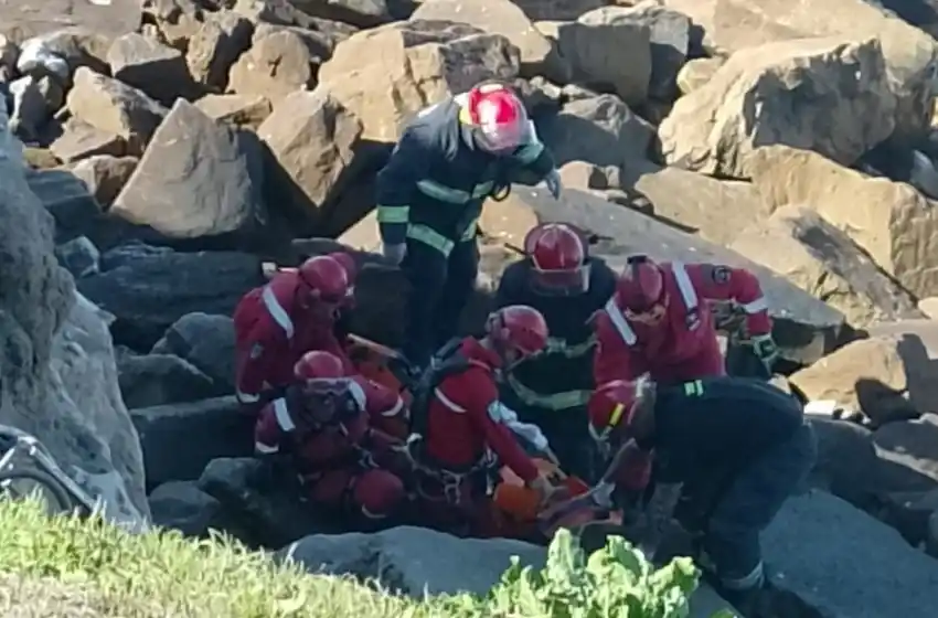 Video: así fue el rescate del hombre que cayó a la playa