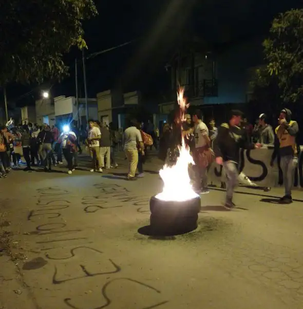 Los manifestantes se acercaron a Montiel al 600 para pedir que el culpable se entregue