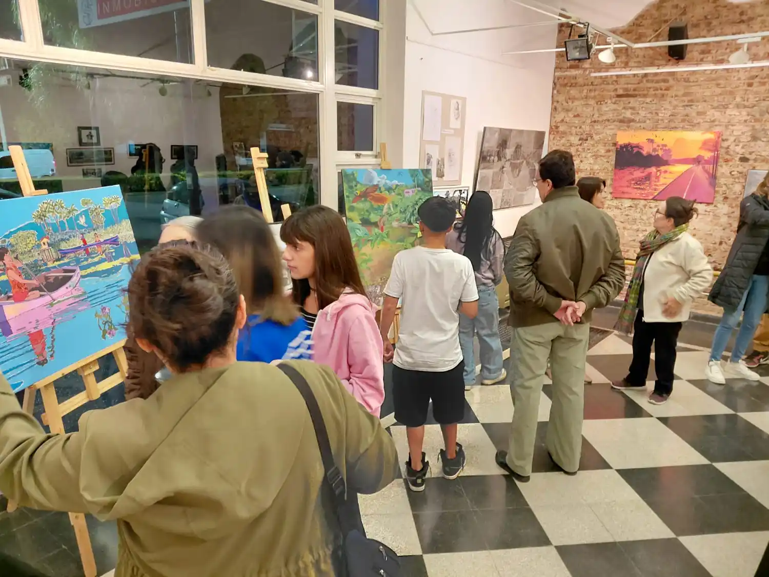 Estudiantes de la EES N° 9 visitaron la muestra de Mariana Fernunson en el Museo Mulazzi