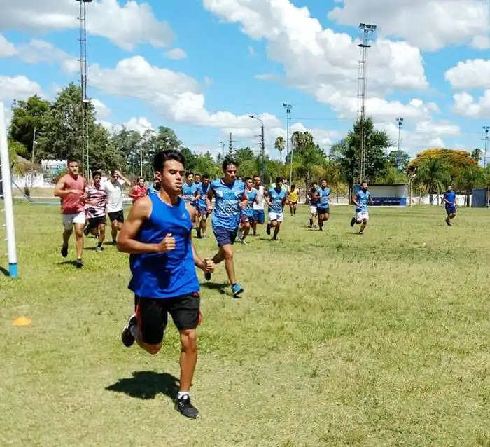 El primer entrenamiento del Club Salto Grande contó con 30 jugadores