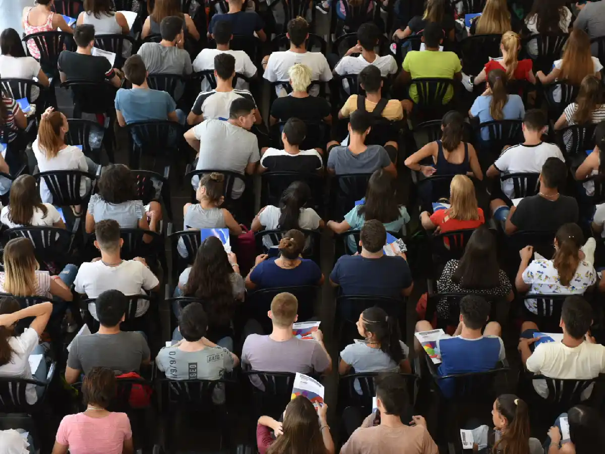 Las universidades vuelven con clases virtuales mientras analizan un sistema mixto  