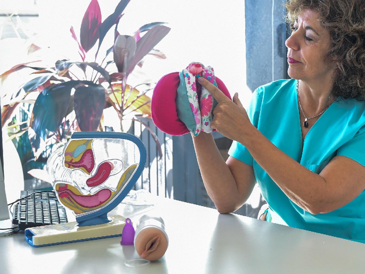 "Es hora de hablar de un tema tabú", afirma la médica influencer que desmitifica la menopausia