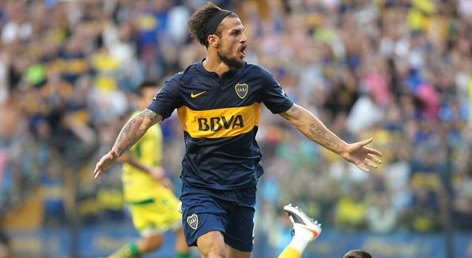 Boca le ganó 2 a 0 a Huracán y es el único líder del torneo
