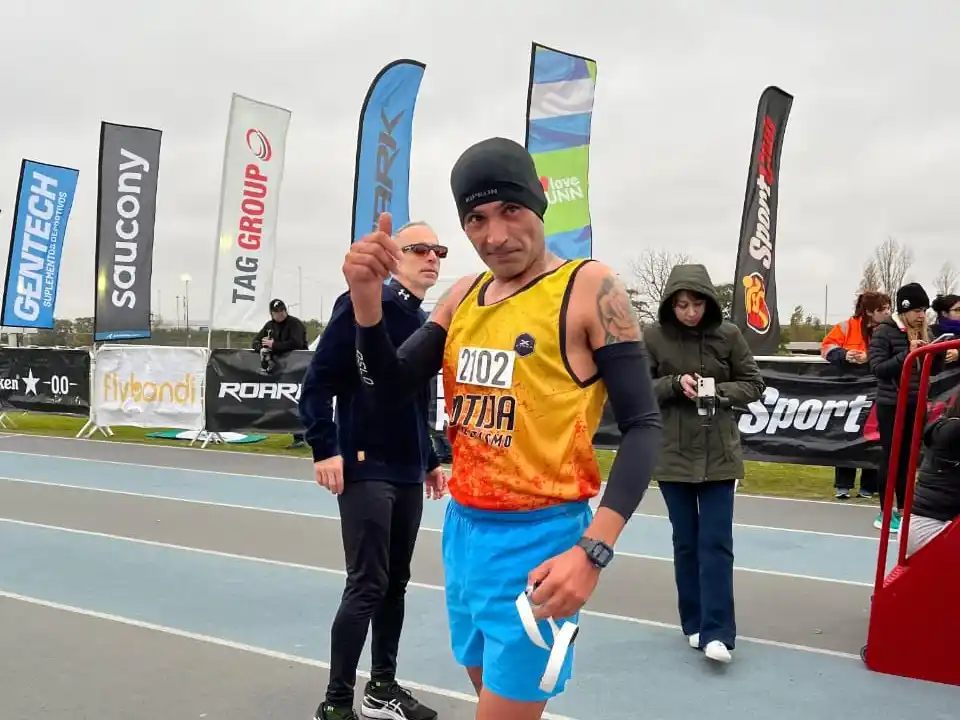 Ernesto Oliva finalizó segundo en los “21 Kilómetros Olímpicos” en Buenos Aires