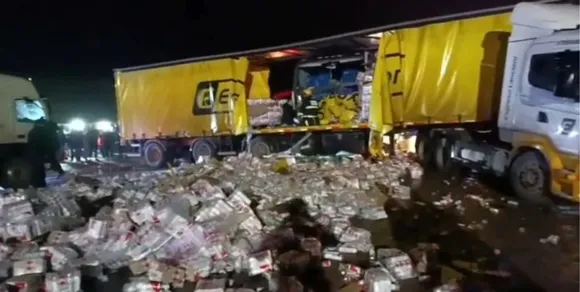 Grave choque entre un camión y un ómnibus en Ruta 11: tres muertos y 17 heridos por el brutal impacto