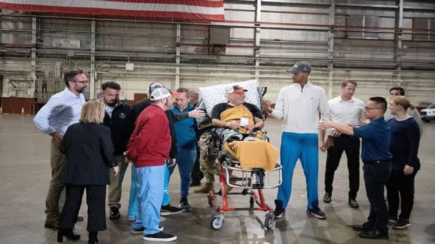 «TRATAN DE VOLVERTE LOCO»: estadounidenses liberados relatan lo que vivieron en las mazmorras de Maduro