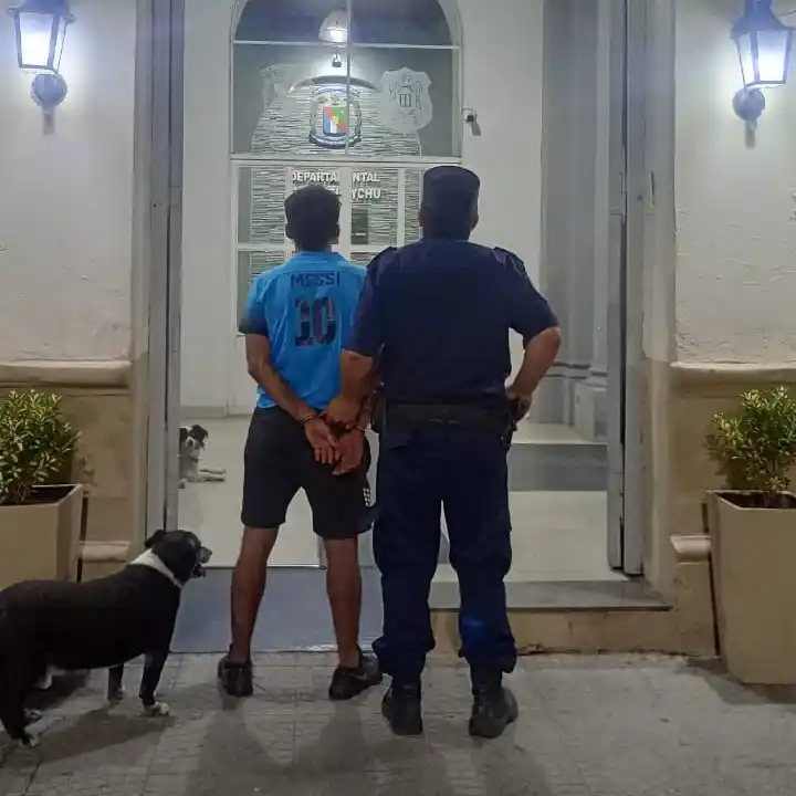 Lo encontraron dentro de un garaje ajeno y fue detenido en plena madrugada