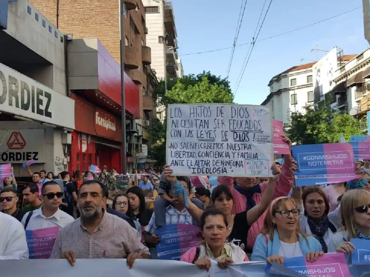 Para un cura de Villa María, “la ideología de género es satánica, perversa”