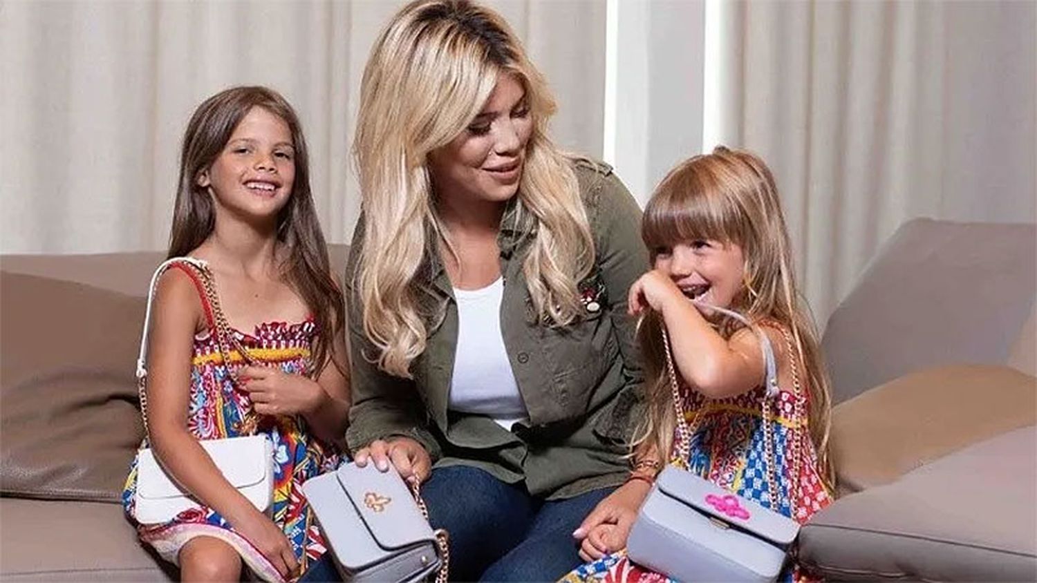 Las carteras de las hijas de Wanda Nara cuestan decenas de miles de pesos