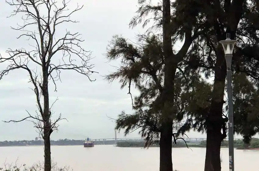 Lunes «irrespirable», con la esperanza de la llegada de lluvias salvadoras