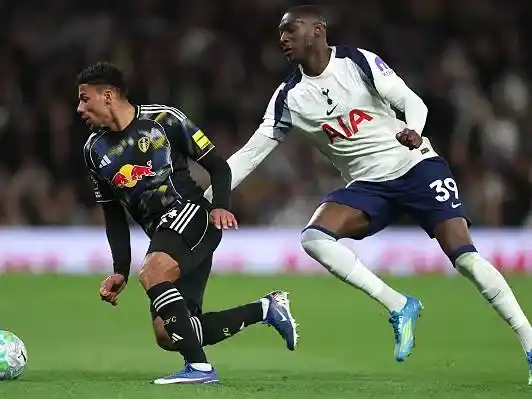 Tottenham perdió la chance de alejarse de West Ham.