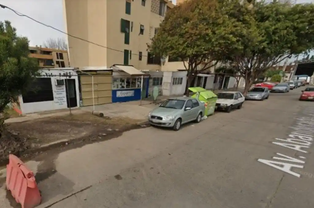 Un comerciante recibió múltiples disparos cuando cerraba su negocio