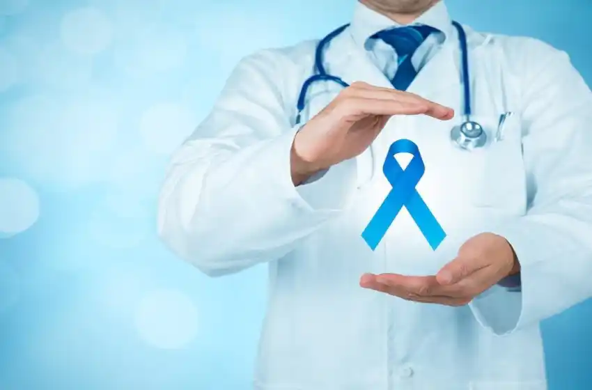 Instalan un colon inflable en Plaza Pringles