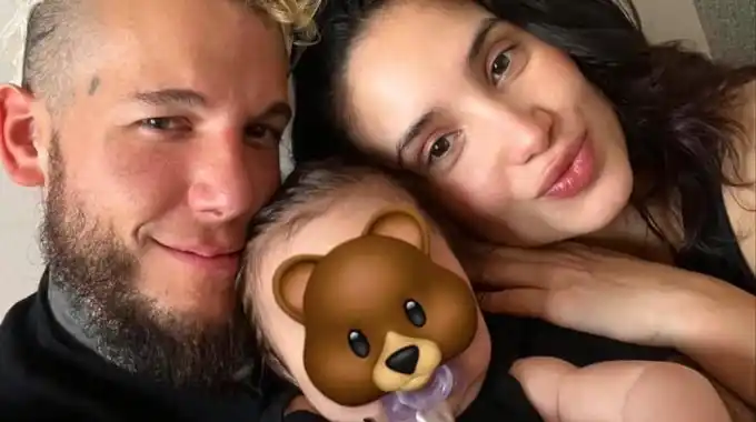 Alex Caniggia y Melody Luz junto a su hija Venezia.