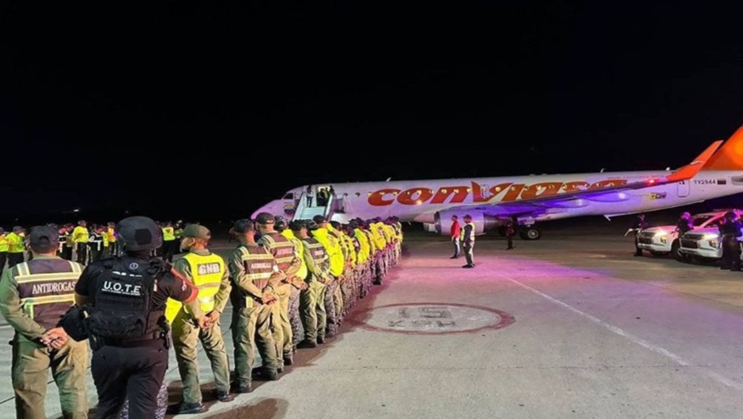 En dos aviones de Conviasa, LLEGARON LOS PRIMEROS 190 VENEZOLANOS DEPORTADOS DE EE.UU. (FOTOS+VIDEOS)