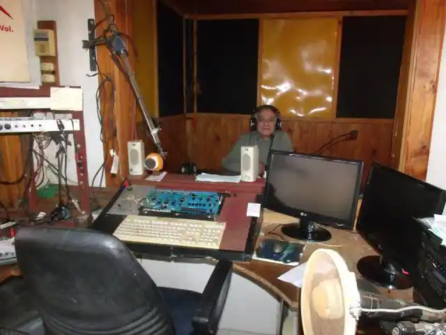 FM “La Radio” de Enrique Carbó arriba a su 23º Aniversario