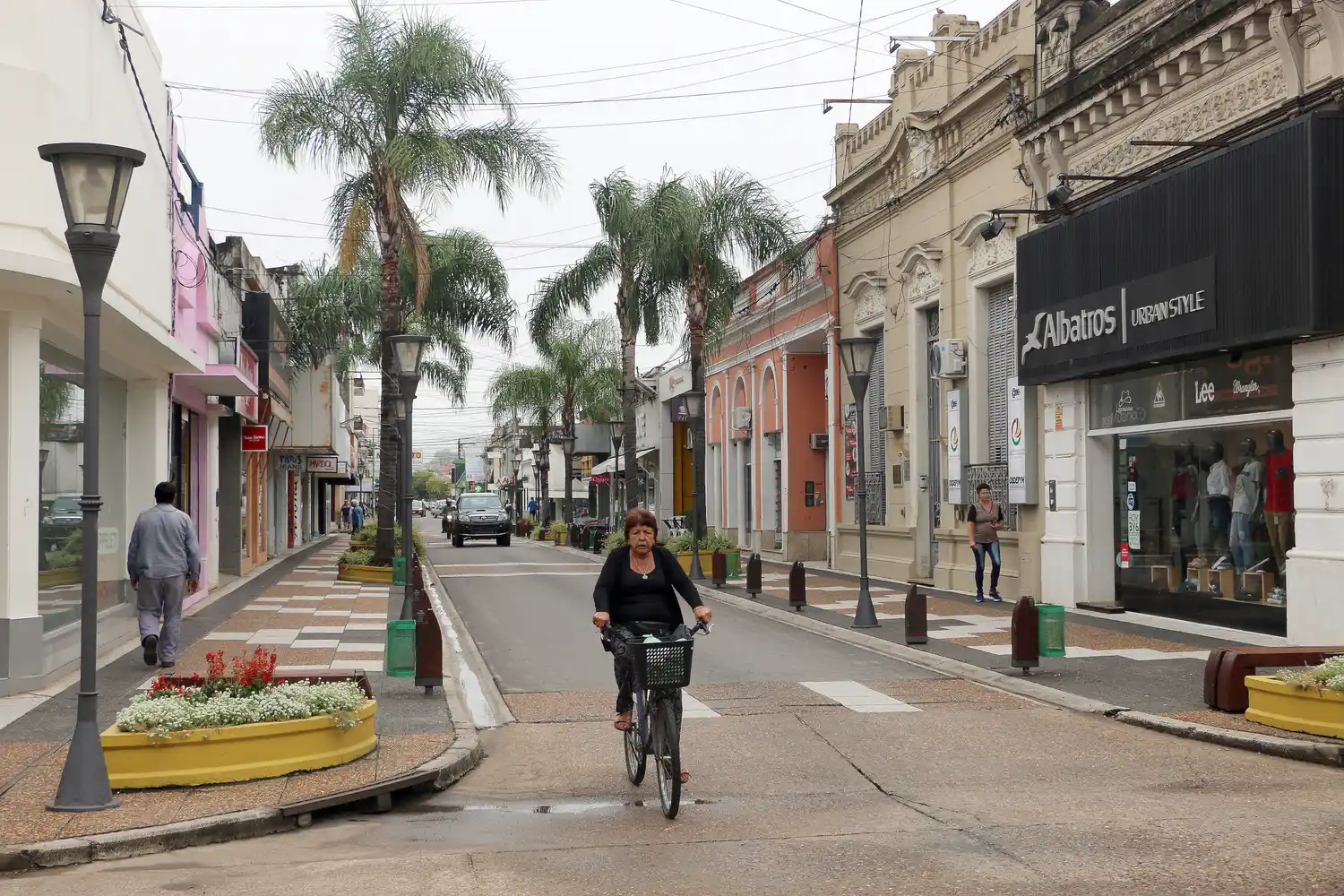 Las ventas minoristas cayeron casi un 50% durante marzo
