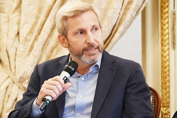 Pagarán un 12,8 % de aumento a estatales y docentes de la provincia
