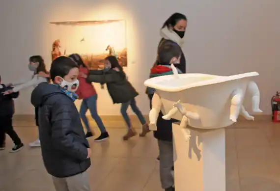 Con gran aceptación del público, el Mumbat inauguró la muestra homenaje a María Elena Walsh “Tiempo de Jugar”