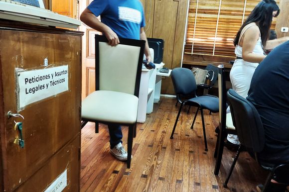Escándalo en el Concejo: hubo que suspender una reunión tras discusión entre sindicatos y la oposición por IOMA