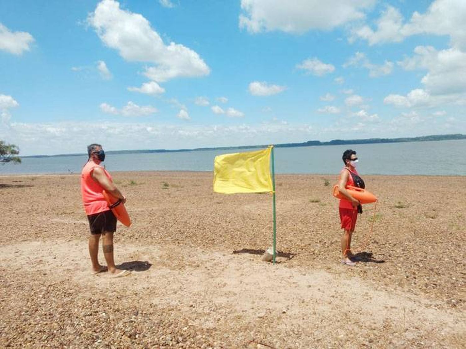 Rige el sistema de vigilancia  y control de floraciones  algales en las playas de  Viracho y Sol Norte