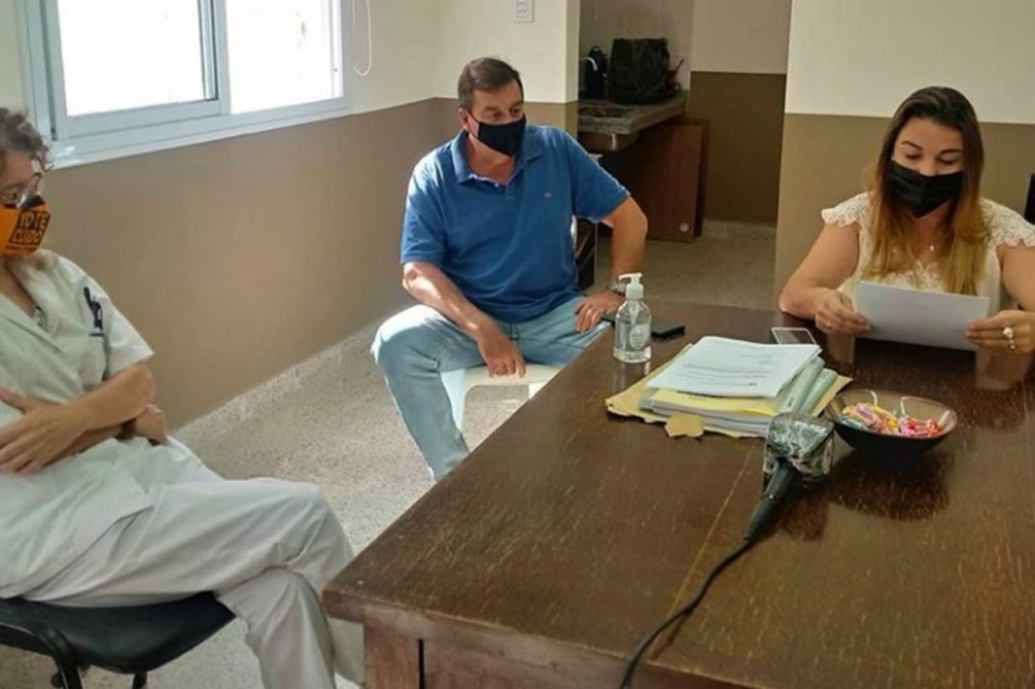 En la apertura de sobres estuvieron presentes la arquitecta zonal Betiana Rossier, el diputado provincial Mariano Rebord y la directora del Hospital San Benjamín, Norma Hernández.