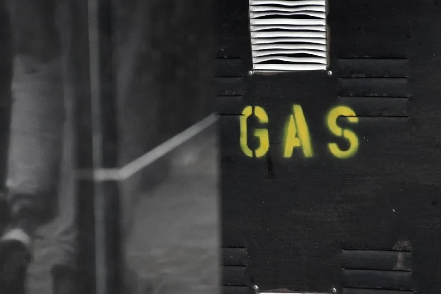 Gas