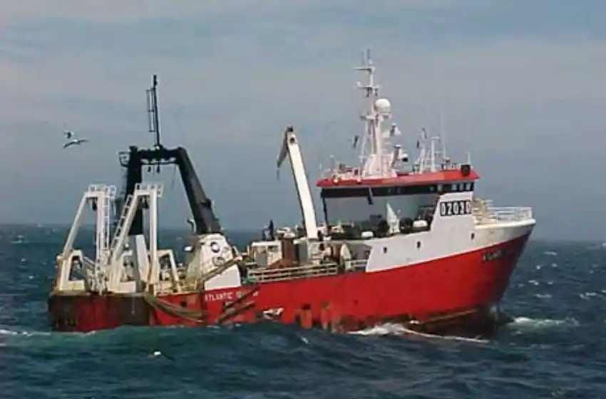 Solimeno: "El tripulante está bien, sin síntomas y aislado"