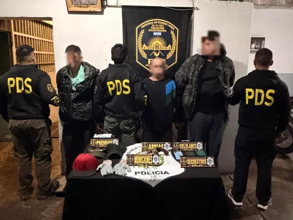 Se cree que los sospechosos participaron en al menos cuatro robos.