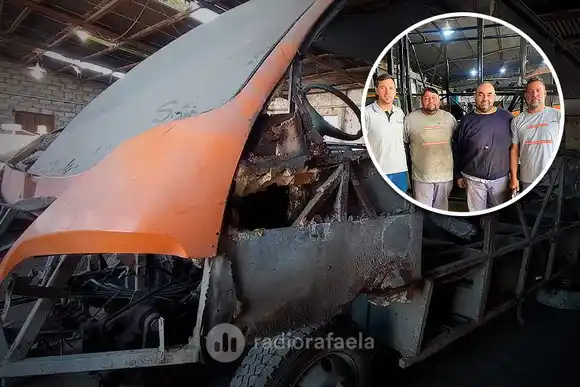 Con mano de obra local, están restaurando los minibuses: “Los estamos dejando como nuevos”