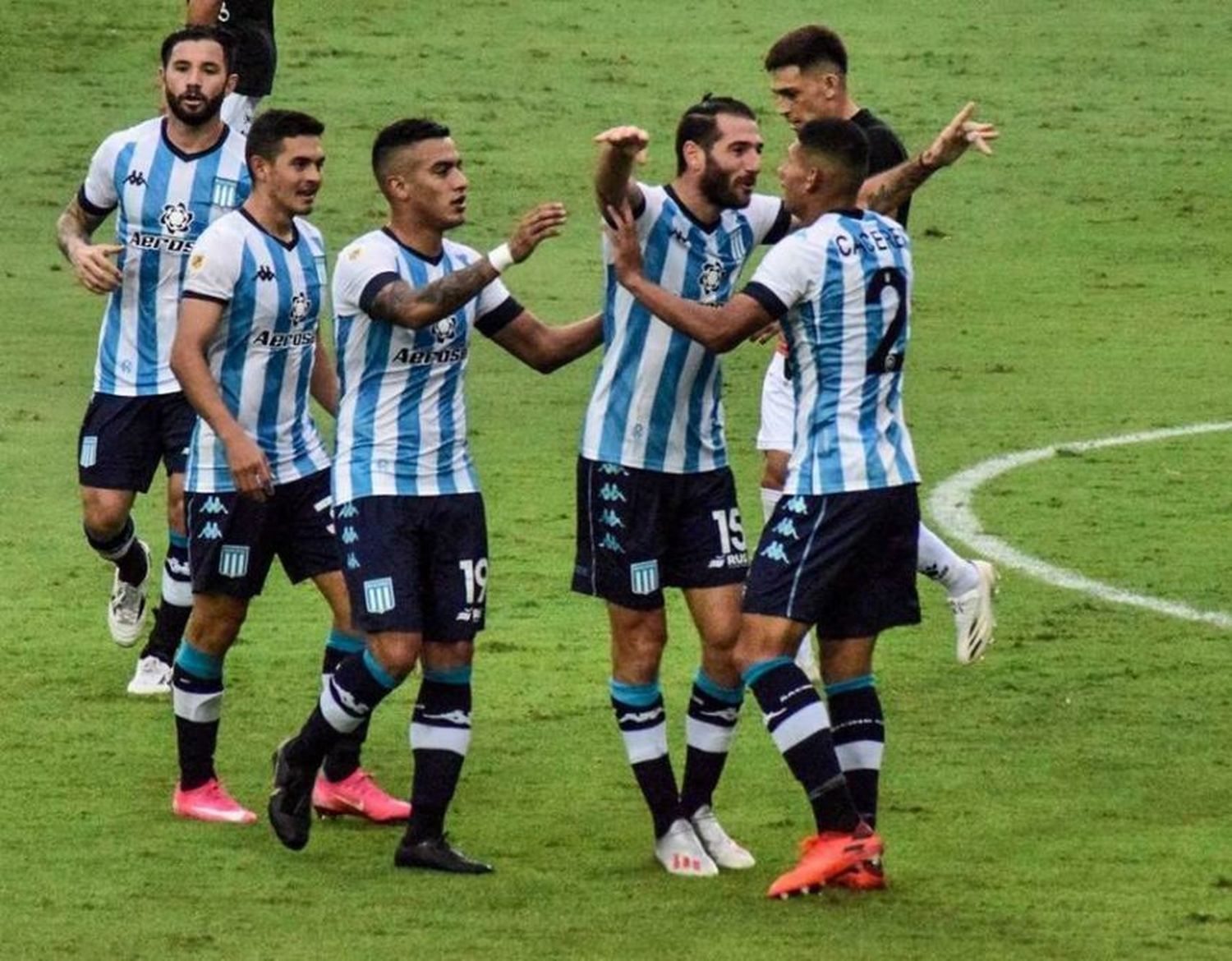 Racing venció agónicamente a Colón con Lovera de titular