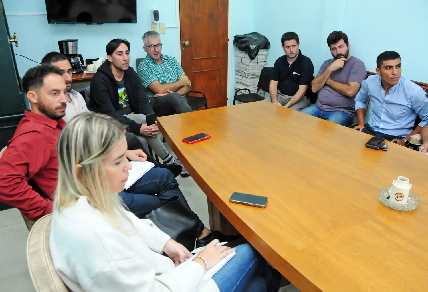 La reunión con el consejo de administración de Nuevo Amanecer, en la Cuenca Lechera Mar y Sierras.