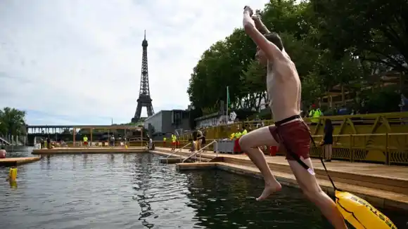 París reabre el río Sena para nadar por primera vez en 100 años
