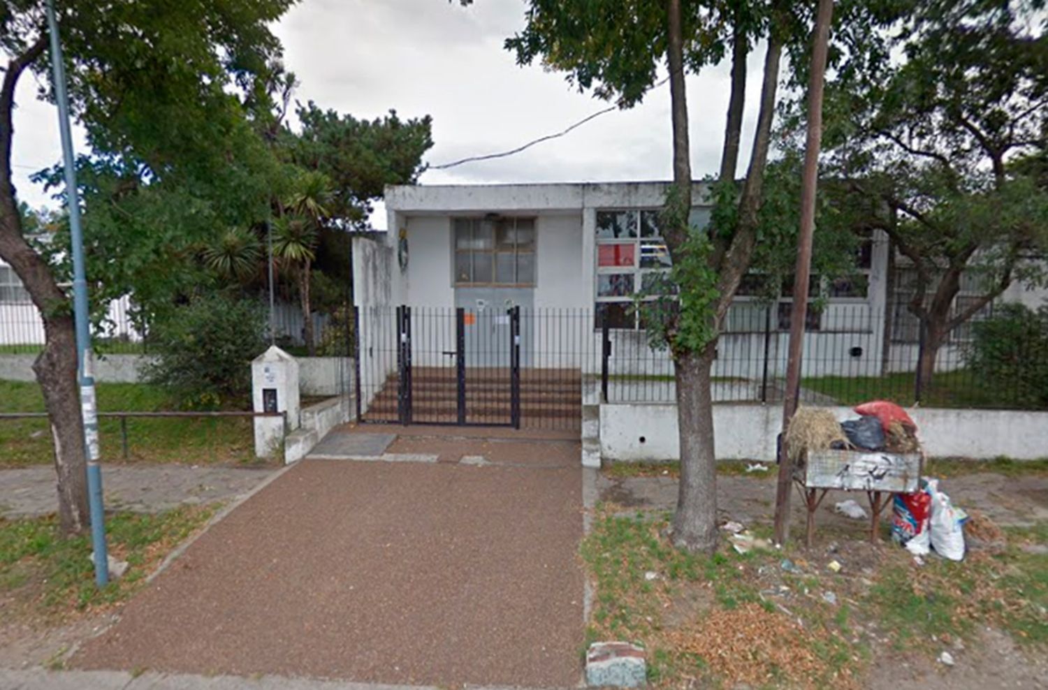 Roban 50 computadoras de una escuela