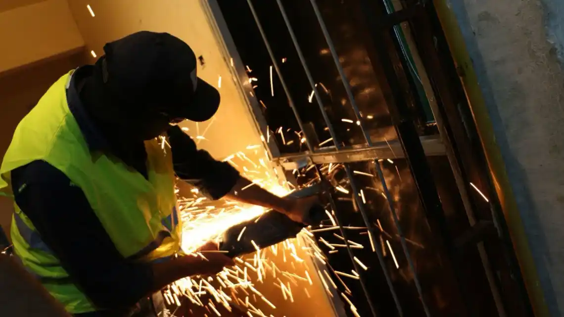 Autoridades presenciaron la inactivación de dos inmuebles ubicados en Sánchez de Thompson al 100 bis y al 200 bis.