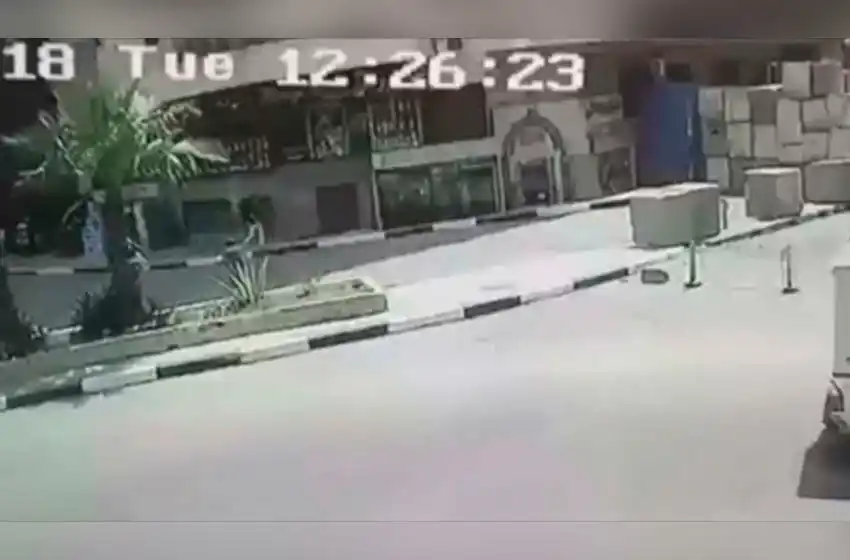Video: un hombre detona un explosivo cerca de la embajada de EEUU en El Cairo