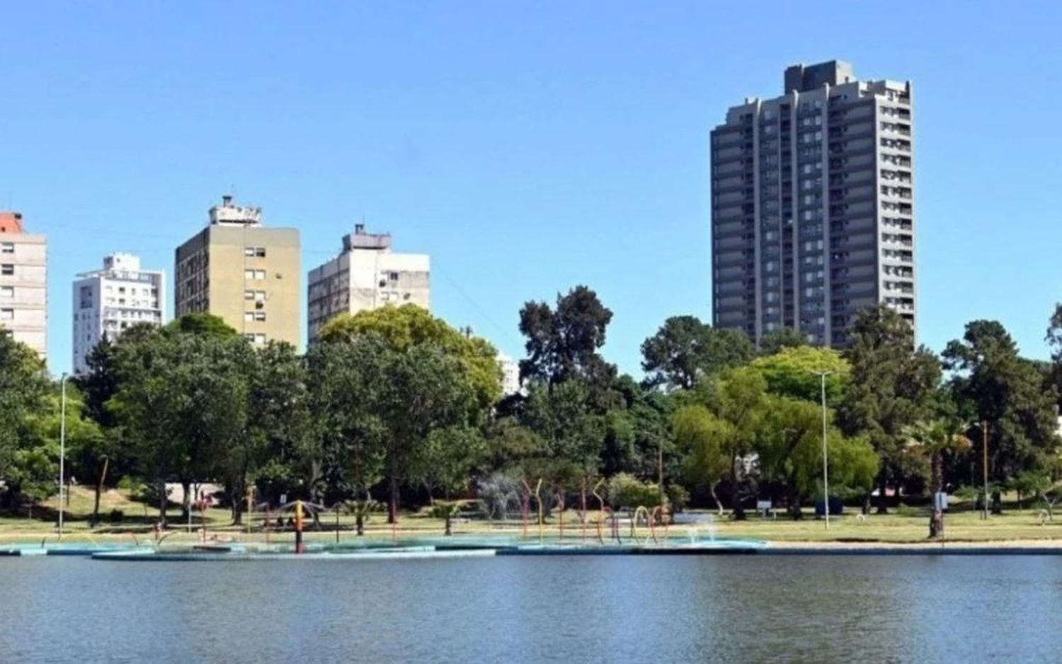 Los piletones del parque van a estar habilitados para bañarse, y el lago va a ser solo solarium, aclararon fuentes municipales.