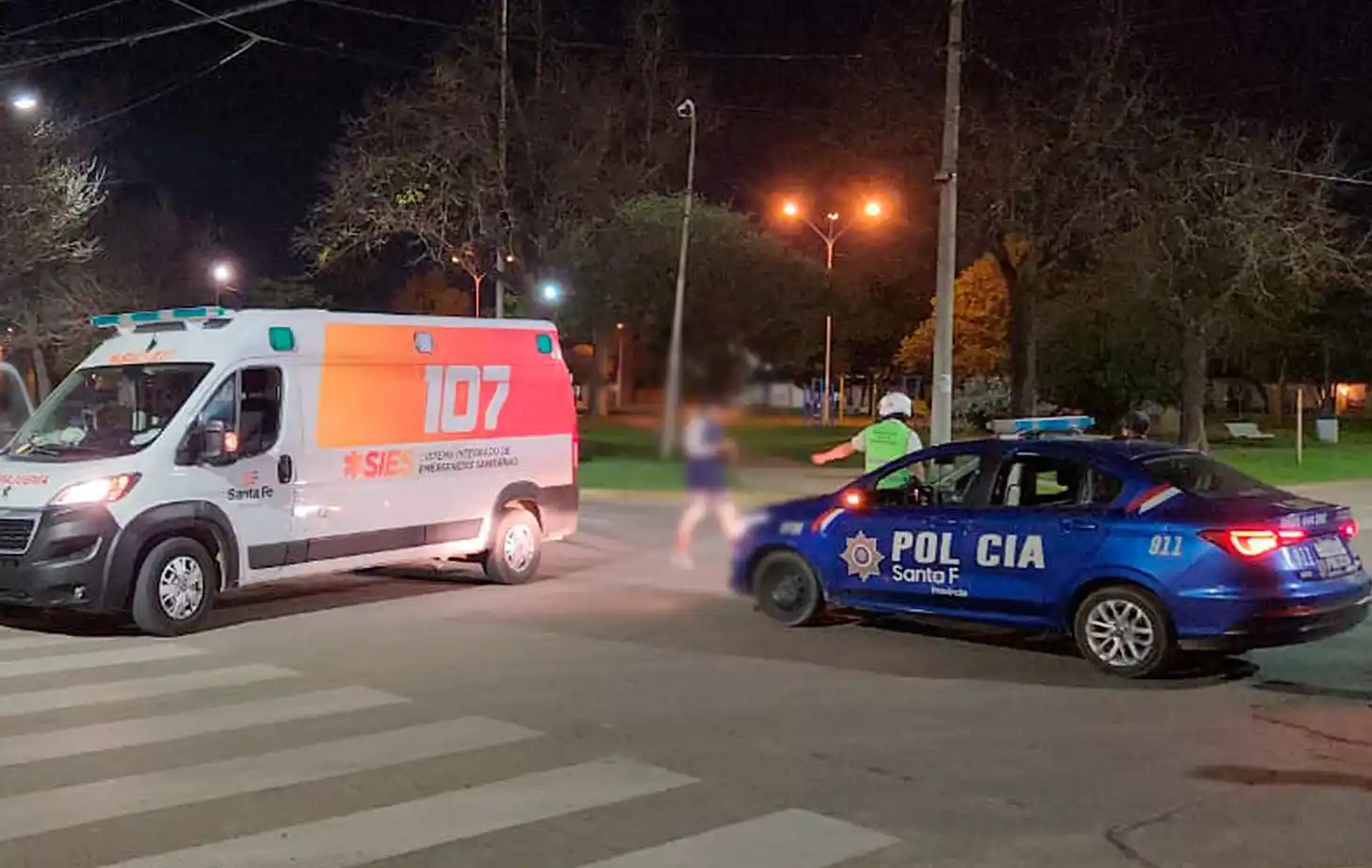 Foto de archivo: despliegue policial y ambulancia en Bollinger y J. Ferré | Crédito: Radio Rafaela
