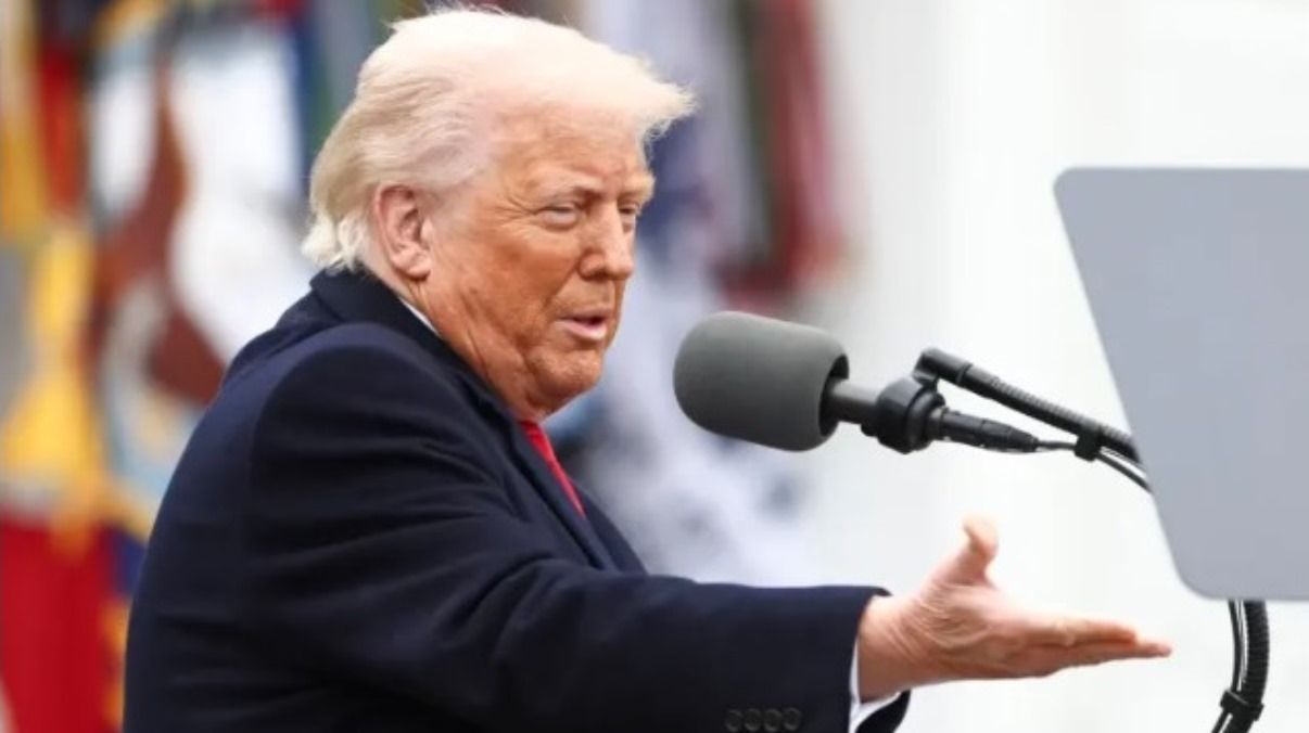 Trump ADMITE  que la «TRANSICIÓN» a un mundo con más ARANCELES  tendrá un «COSTO» y problemas