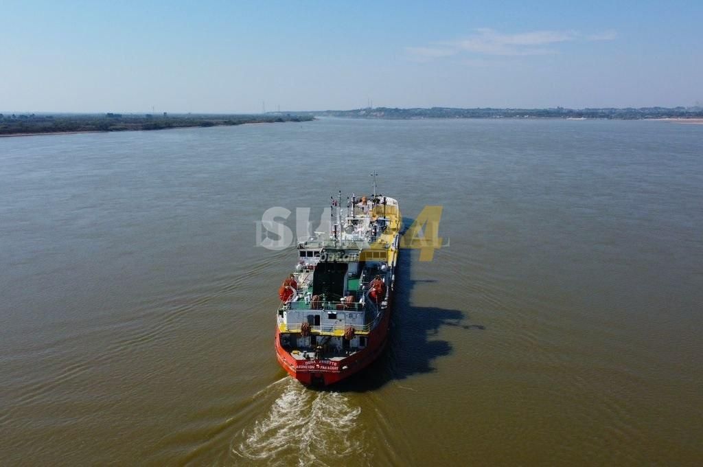 Yacyretá “abre la canilla” para que suba el Paraná y pasen las barcazas agrícolas
