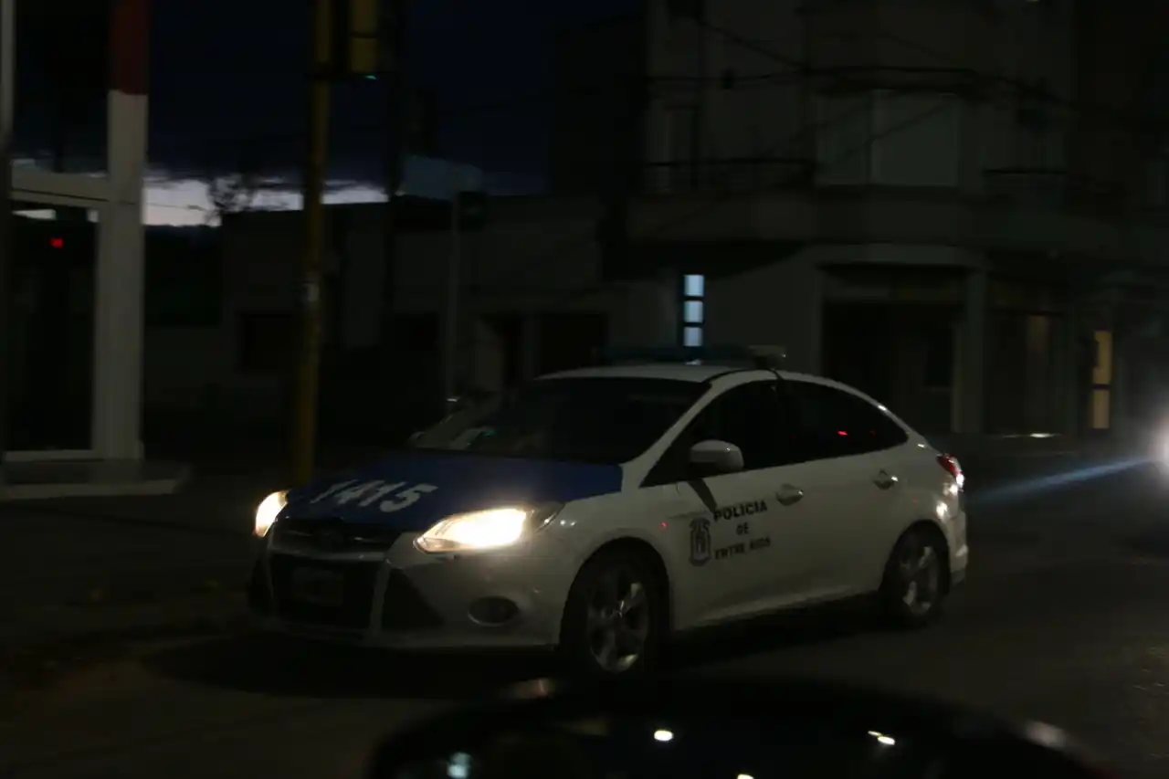 Un joven iba caminando y fue retenido al intentar "una maniobra evasiva": Los motivos