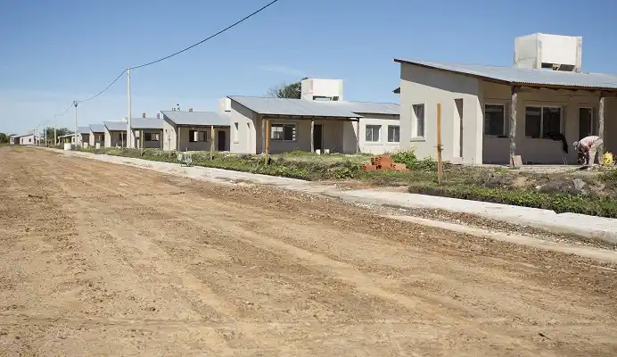 83 familias del asentamiento de Montana y 1º de Mayo recbirán sus casas 