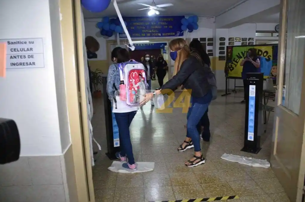 Pandemia: Santa Fe promete revisar los protocolos escolares vigentes