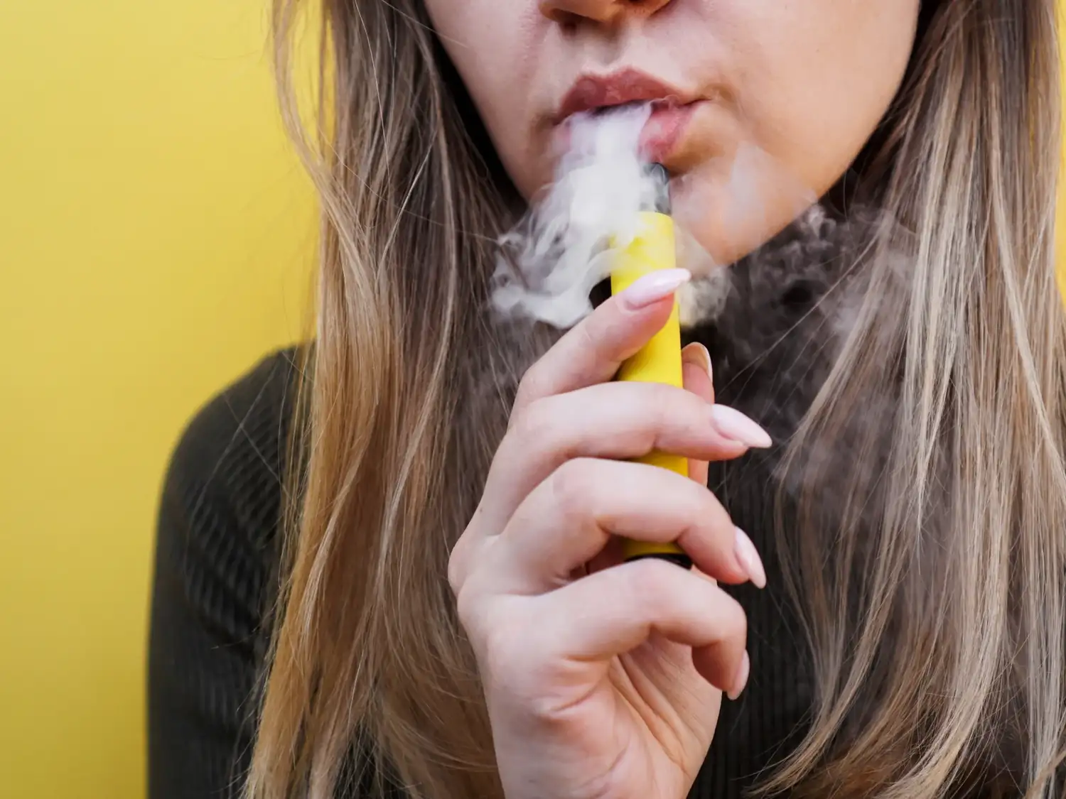 Cuáles son las primeras regulaciones concretas en Argentina a los vapeadores y las bolsitas de nicotina